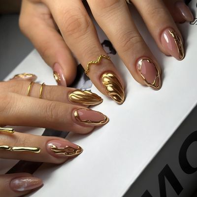 MISUD Press on Nails Medium Almond Fake Nails Glossy Glue on Nails Gold Acrylic Nails Stiletto Artificial Nails 3D Chrome Stick on False Nails with Design 24 pcs