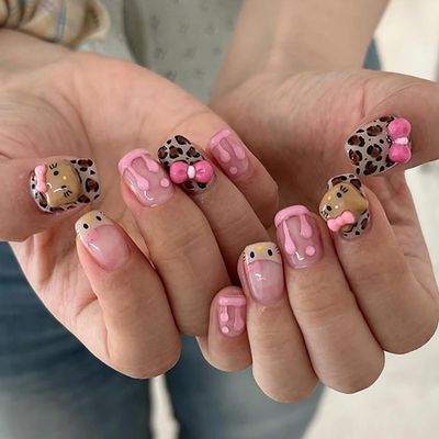 24Pcs Cute Cat Nail Charms Press on Nails Short Square Nails Pink French Tip Fake Nails with Glue Full Cover Reusable Acrylic Nails Supply Cartoon False Nails Stick on Nails for Women Girls
