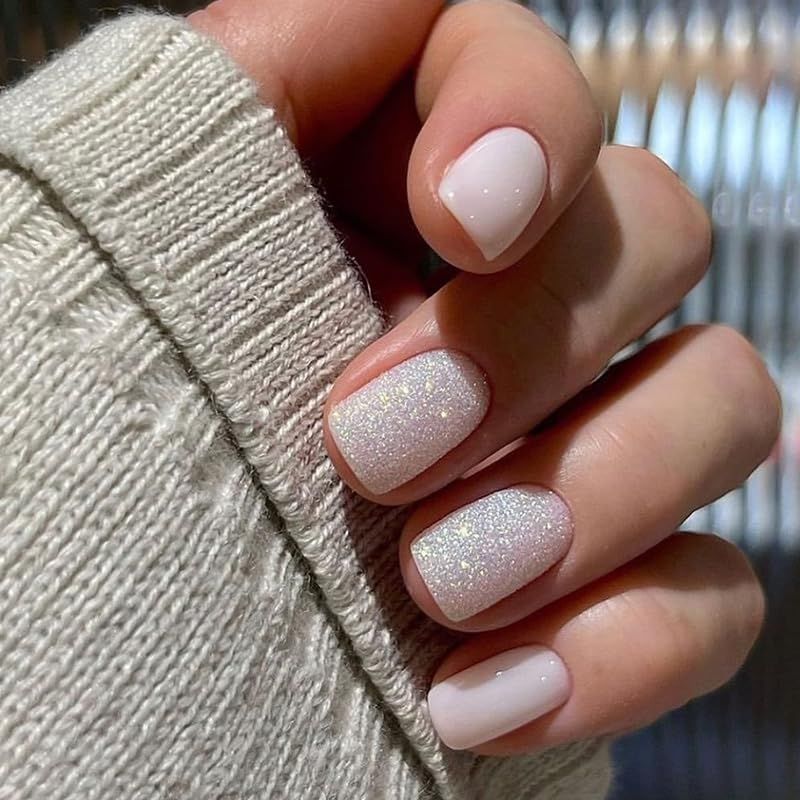 QIUYUEMIN Short Round Press On Nails Fit Perfectly &amp; Natural Reusable Nude Glitters Glossy Designs Acrylic Fake Nails 15 Size | 30 PCS