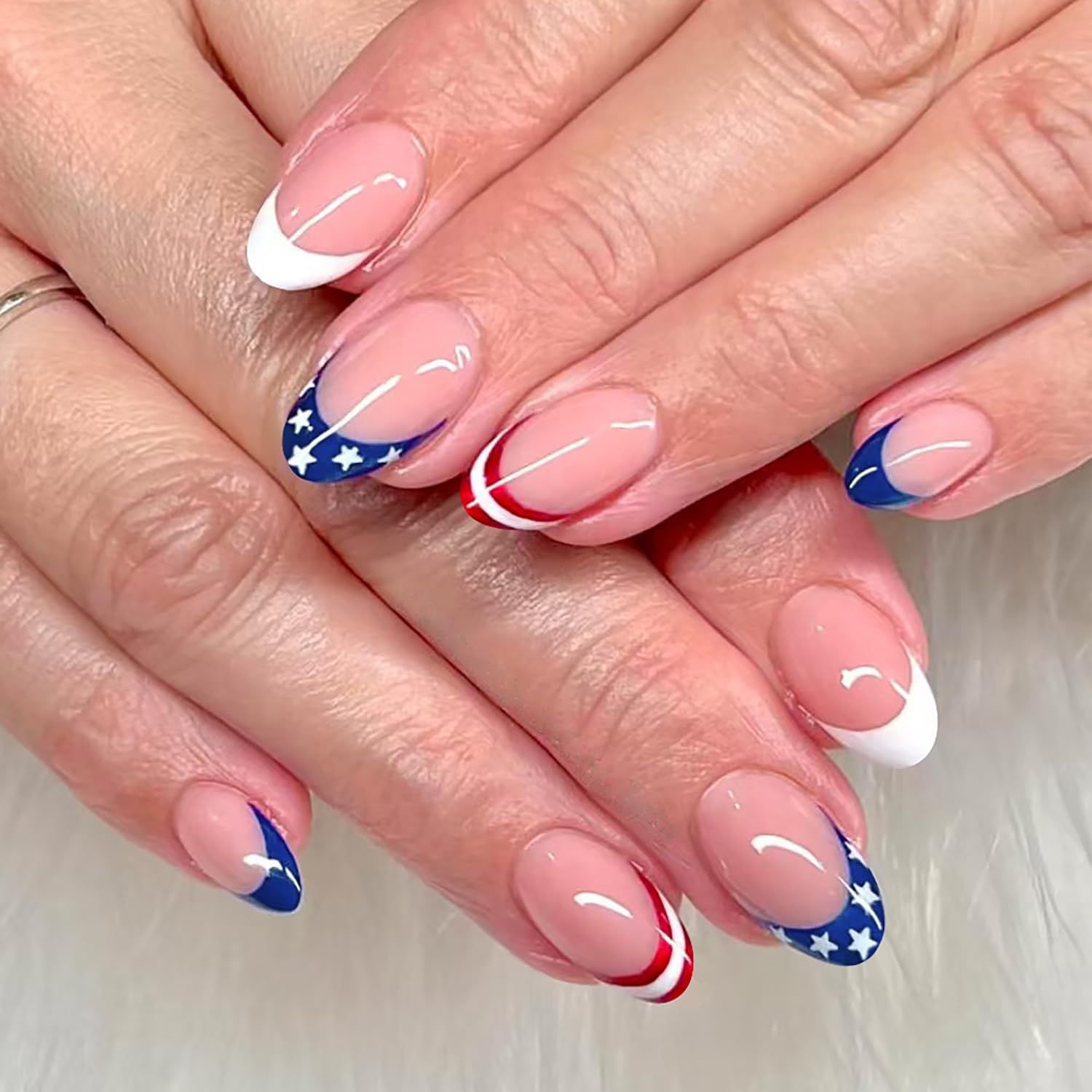 24 Pcs Independence Day Press on Nails Short Almond Fake Nails RIICFDD Star Designs French Tip False Nail Nude Pink Full Cover Stick on Nails for Women Girls 4th of July Nails Decor