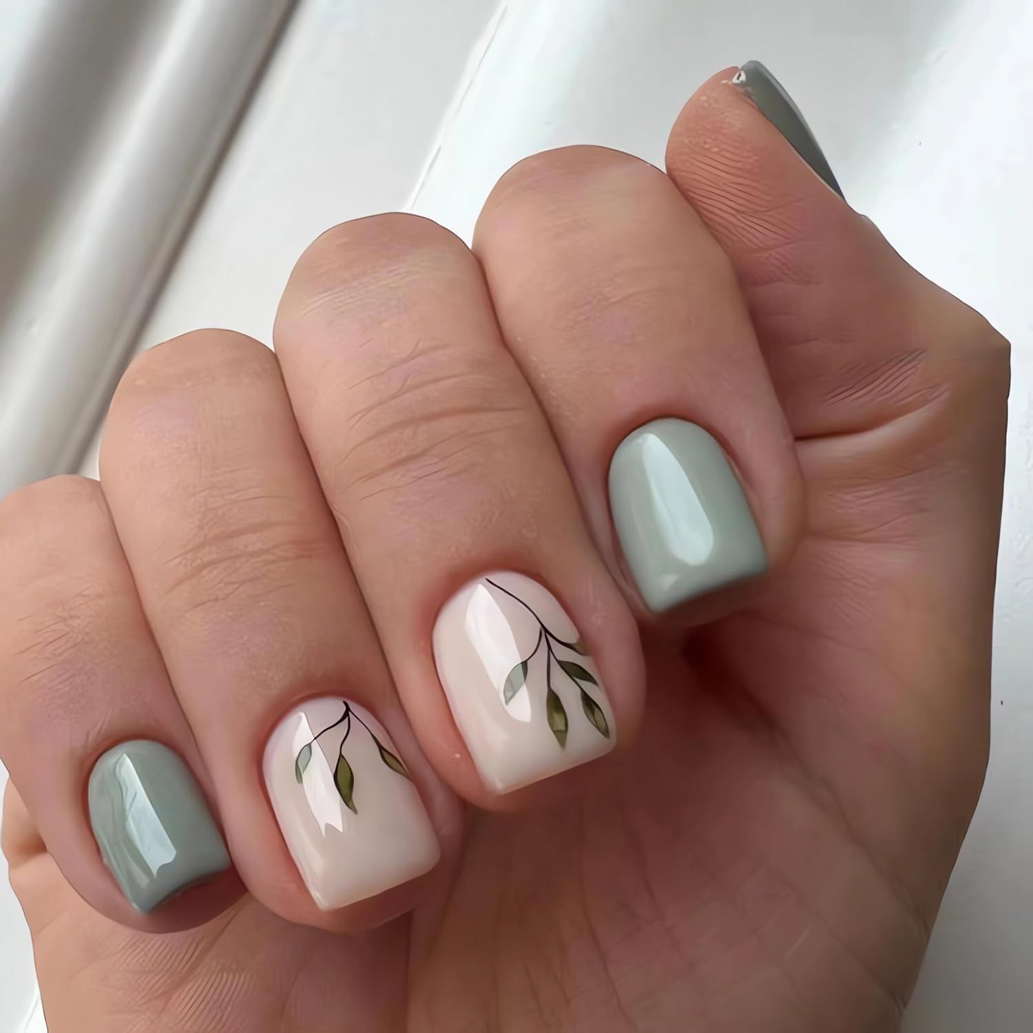 LPOODDNU 24pcs Short Square False Nails, Lake Green Leaf Design, Full Cover Glossy Nude Acrylic Nails, ABS Material, for Women