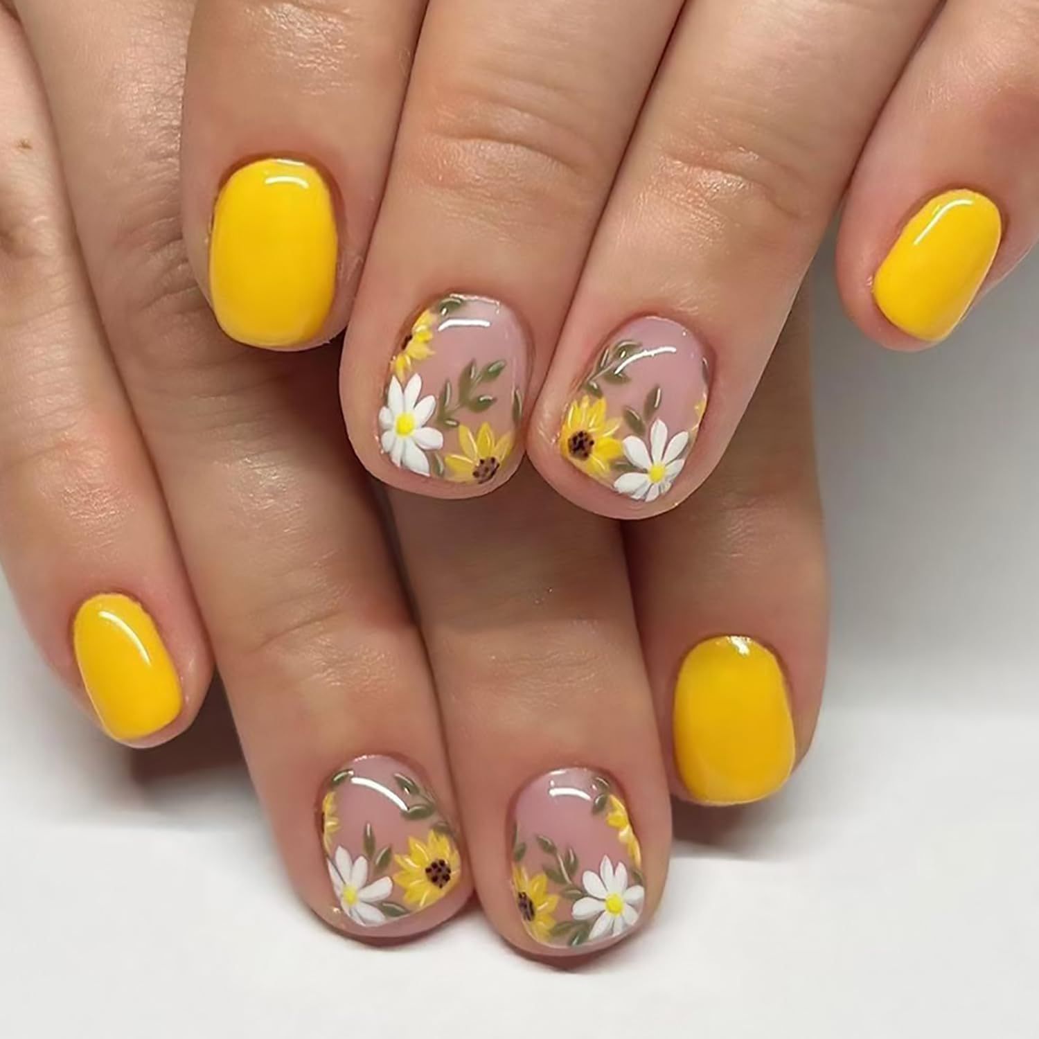 Sunflowers Press on Nails Short Square Fake Nails With Designs Sun Flowers False Nails Acrylic Glue on Nails Yellow Full Cover Stick on Nails for Women Spring Summer Floral Artificial Nails 24 Pcs