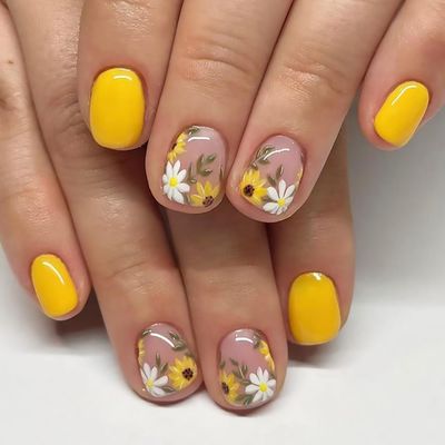 Sunflowers Press on Nails Short Square Fake Nails With Designs Sun Flowers False Nails Acrylic Glue on Nails Yellow Full Cover Stick on Nails for Women Spring Summer Floral Artificial Nails 24 Pcs