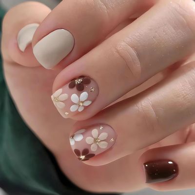 Flower Press on Nails Short Square Fake Nails with Floral Design Extra Short Spring False Nails Glossy Gel Acrylic Nails Real Short Full Cover Glue on Nails Gold Daisy Stick on Nails for Women 24Pcs