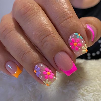24Pcs Press on Nails Short French Fake Nails Acrylic Square Nude Pink False Nails with Flower Designs Full Cover Stick on Nails Glue on Nails (french flower red)
