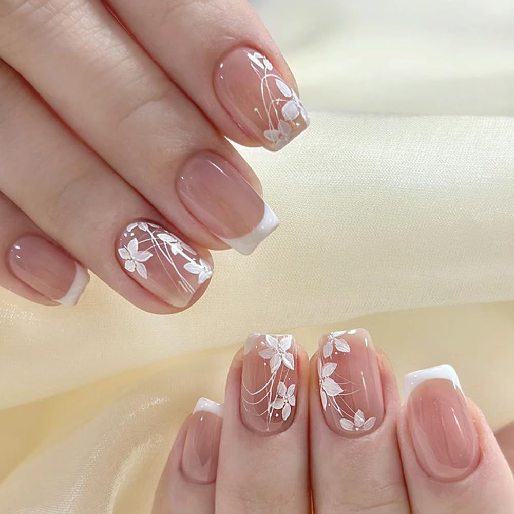 Hrnsnails Short Square Press On Nails - White French Tip Short Fake Nails with White Flower Summer Nails Design, Artificial Nails Press Ons, Spring Press On Nails Kit Stick On Nails for Women-24Pcs