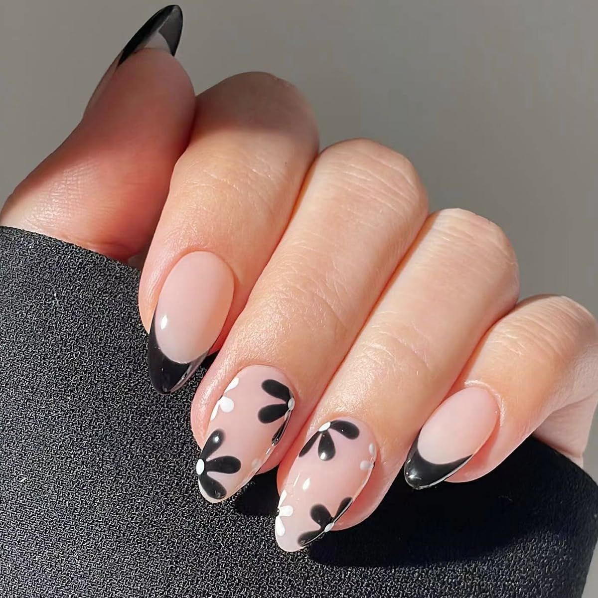 Press on Nails for Women Black French Almond Fake Nails Tip with Flowers Design Full Cover False Nails Stick on Nail Acrylic Nails 24 Pcs