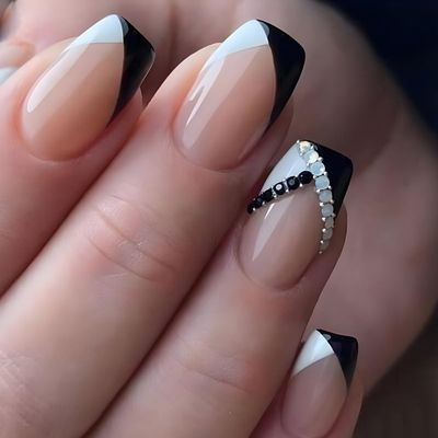 Coffin Press on Nails Short Square Fake Nails with Black&amp;White French Tip Nails Designs Glossy False Nails with Glue on Nails Press Ons Artificial Nails for Women,24Pcs Short Square False Nail Tips