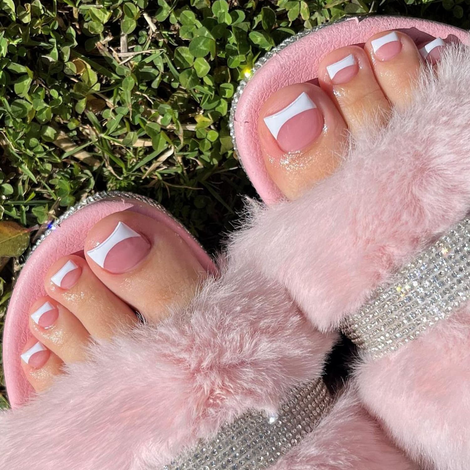 RODAKY 24PCS French Tips Press on Toenails Short Square Toe Nails Tips Full Cover Glue on Toe Nails Summer Beach Toe Nails Acrylic False Toe Nails for Women and Girls (Pink French)