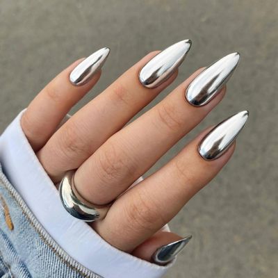 Qsnidy Chrome Press On Nails Almond, Metallic Sliver Mirrored Glue on Nails Medium Press Ons, Acrylic Natural Fit Stick on Nails in 12 Sizes - 24Pcs Fake Nail Kit for Women Daily &amp; Party Wear