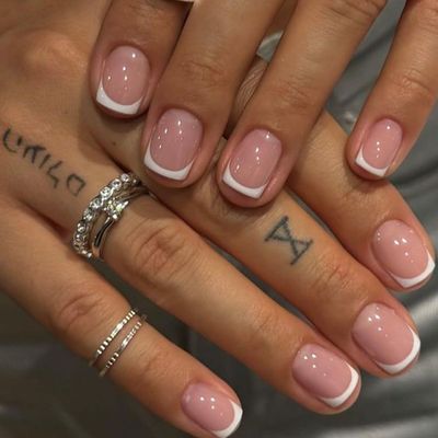 French Tip Press on Square Short Fake Nails White Stick on False Glossy Full Cover Glue on Acrylic Tips Artificial for Women Girls DIY Nail Art Decoration 24Pcs
