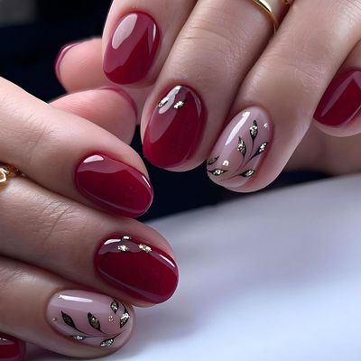 Short Press on Nails Square Fake Nails with Glitter Leaves Designs Red Full Cover Glue on Nails Glossy Acrylic Nails Press ons Cute False Stick on Nails for Women 24 Pcs