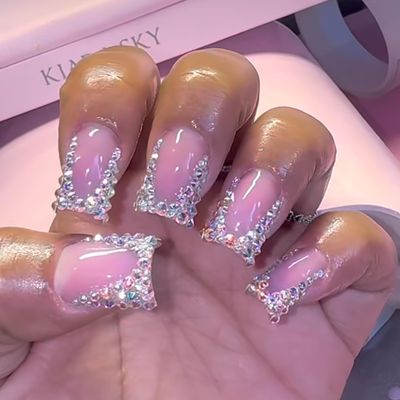 LPOODDNU French Tip Press on Nails with Crystal Rhinestone Designs Glossy Pink Fake Nails Medium Square Glue on Nails 3D Acrylic Nails Press on DIY Artificial Nail Set for Women Manicure, 24Pcs