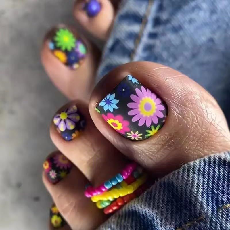24 Pcs Summer Flowers Press on Toenails Short Square Black Fake Toenails Colorful Floral Pattern False Toenails Cute Daisy Toe Nails Press ons Matte Black Acrylic Toenails for Women Manicure Art