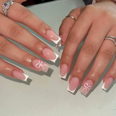 24Pcs French Tip Press on Nails Short Square Fake Nails with Cute Bow Nail Charms Rhinestones Designs Glossy Nude Pink Acrylic Nails Bows False Nails White French Glue on Nails for Women