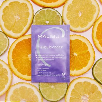 Malibu C Blondes Wellness Remedy - Removes Discoloration from Bleached, Highlighted or Natural Blonde Hair Restores Vibrance and Shine with Vitamin C Complex (1 Packet)