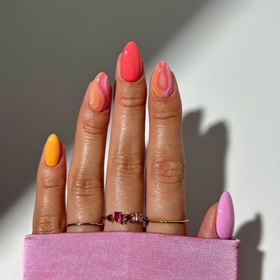 24 Pcs Cute Nails Short Press on Nails Almond Fake Nails RIICFDD False Nails with Colorful Candy Color Curve Design Acrylic Nails Full Cover Loveliness Glue on Nails for Women and Girls Nail Decor