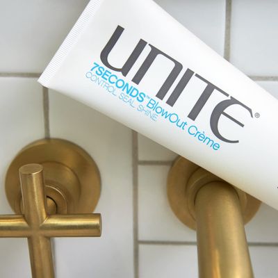 UNITE Hair - 7SECONDS BlowOut Crme - Extends Life Of Blowouts, Controls Frizz, Shine, Protects, 7oz