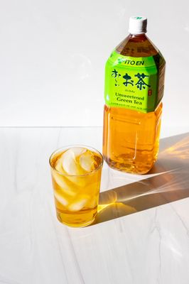 ITO EN Oi Ocha Green Tea, Sugar Free, 2 Liter Bottle, 67.6 Ounce (Pack of 6)
