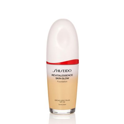 Shiseido RevitalEssence Skin Glow Foundation SPF 30, 250 Sand - Buildable, Medium Coverage - 24-HR Hydration &amp; 12-HR Wear - Transfer, Crease &amp; Fade Resistant - Non-Comedogenic - All Skin Types
