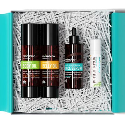 Mambino Organics Bun in the Oven Kit Free Bag - Pregnancy Skin Care Kit with Belly Oil, Belly Lotion, Lip Balm - Organic Skincare Set for Pregnant Women - 5 Piece Set