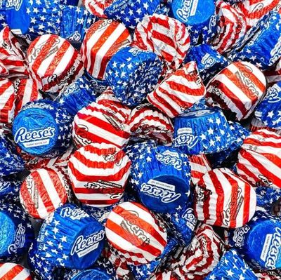 Reese Peanut Butter Cup Miniatures Approx 30 Pieces, American Flag Individually Wrapped Milk Chocolate Candy In Red, White and Blue Foils, Packed In Patriotic Themed Bag, Perfect for July 4th Indep...
