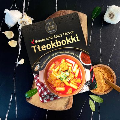 Unha's Korean Sweet & Spicy Tteokbokki 8.8oz - Instant Rice Cakes with Gochujang Sauce, Ready in 3 Minutes, Serves 2 - Authentic Korean Meal, Easy K-Food Snack - Product of Korea
