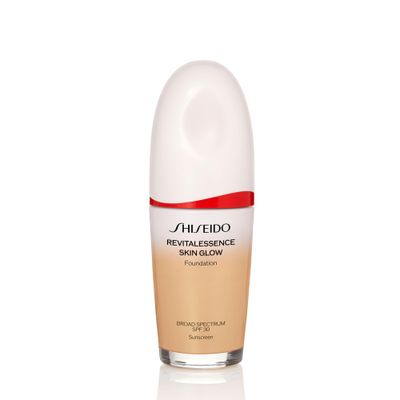Shiseido RevitalEssence Skin Glow Foundation SPF 30, 320 Pine - Buildable, Medium Coverage - 24-HR Hydration &amp; 12-HR Wear - Transfer, Crease &amp; Fade Resistant - Non-Comedogenic - All Skin Types