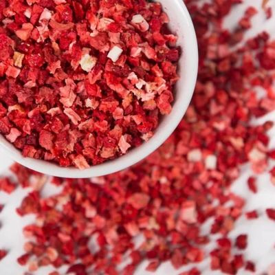 Freeze Dried Strawberry Pieces 100g - Freeze-Dried Strawberries Crumbs Bits Nibs Fruit Sprinkles Small Piece Dry Bulk 100% Natural Raw for Baking Breakfast Porridge Smoothies Cake Decoration Yogurt