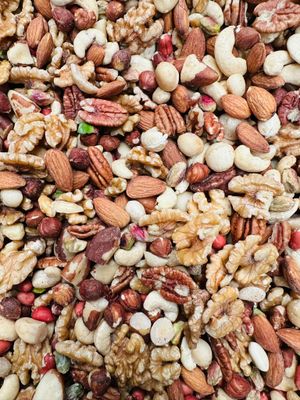 Mixed Nuts 1kg - LUXURY Deluxe 9 Premium Nut Mix of Macadamia Pistachios Pecans Hazels Cashews Almonds Walnuts Brazils Peanuts - Assorted Selection Raw Whole Natural Unsalted Healthy Snacks Bulk Gift
