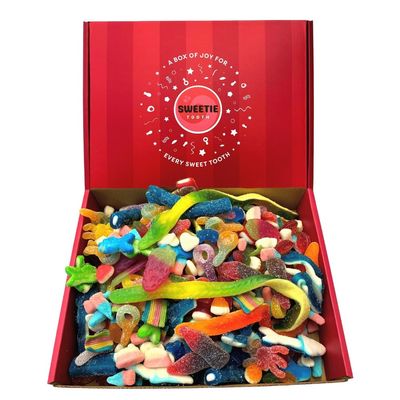 Sweetie Tooth Premium Random Pick &amp; Mix Hamper Gift Box - Random Pick &amp; Mix Sweets for Birthday, Kids, Thank You, Congratulations, Father's Day, Halloween, Christmas (1kg)