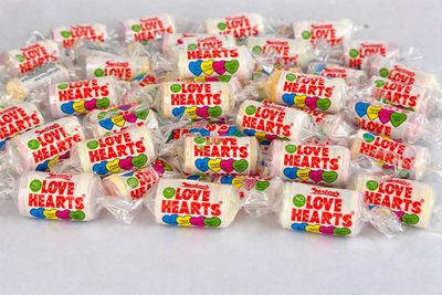 30 x Mini Love Heart Sweets Valentines Sweets Wedding Heart Sweet Rolls Sweet Treat Haynesdiscount
