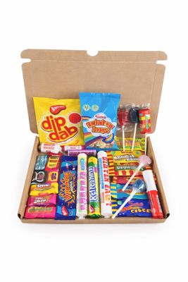 Retro Sweets Gift Box 28 items. Packed with Sweet. Hamper Letterbox Gift for All, Perfect for kids, Velentine, Birthday, Mothersday, Fathersday Haynesdiscount Ltd