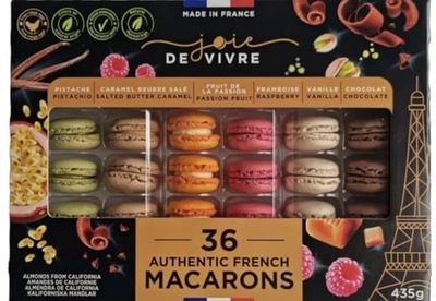 MACARONS 36 Authentic French Recipe 6 Flavors Pistachio, Chocolate, Vanilla, Raspberry, Passion Fruit, Salted butter Caramel Made in France NATURAL 435g