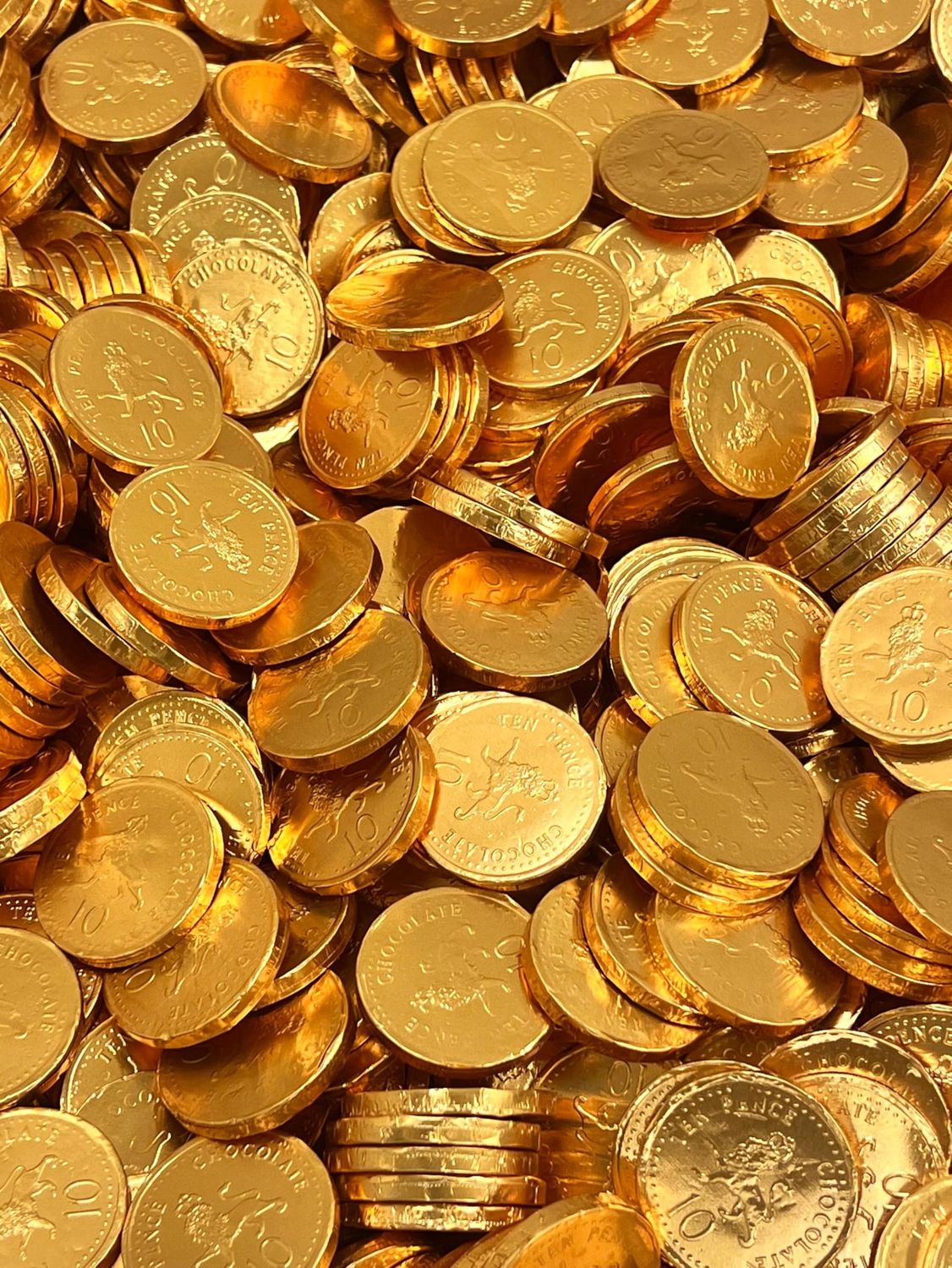 50 Milk Chocolate Gold Foil Large Coins - Made in Italy - Perfect for Birthday Christmas Easter Halloween Kids Party Sharing Bulk Pack Classic Retro Treats - by GARDEN GLAZE®