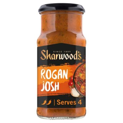 Sharwood's Indian Rogan Josh Sauce - Medium Spice Tomato Curry With Yoghurt &amp; Cardamom, Vegetarian Friendly, 420 g Jar (Pack of 1)