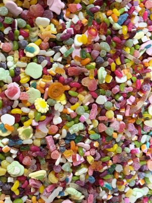 Pick and Mix Sweets 1kg Bag The Ultimate Classic & Retro Sweet Mix A Huge Assortment of Fizzy, Gummy & Jelly Favourites Perfect for Parties, Sharing & Gifts