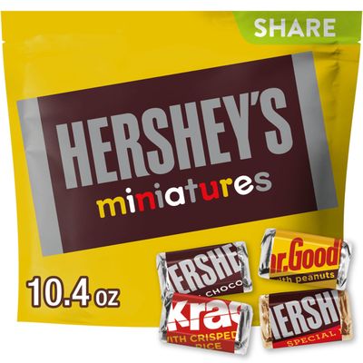 HERSHEY'S Miniatures Assorted Chocolate Candy Share Pack, 294g 10.4 oz