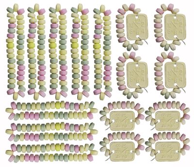 CAPTAIN PLAY Retro Candy Party Pack with Candy Necklaces and Candy Watches, 16 pices Individually Wrapped, 244g