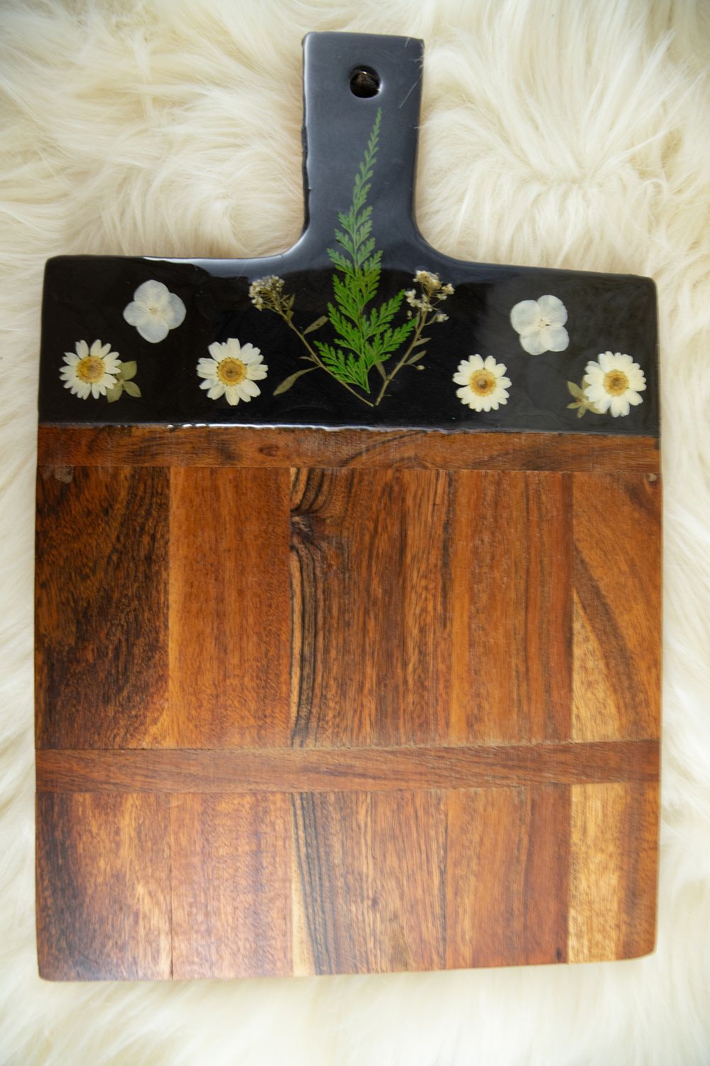 Medium Cheese Board with Dried Flowers - white