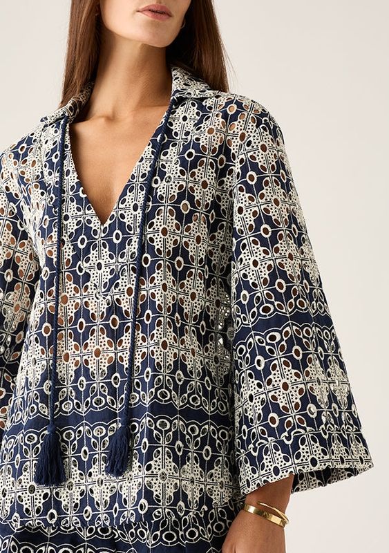 Pedra Embroidered blouse