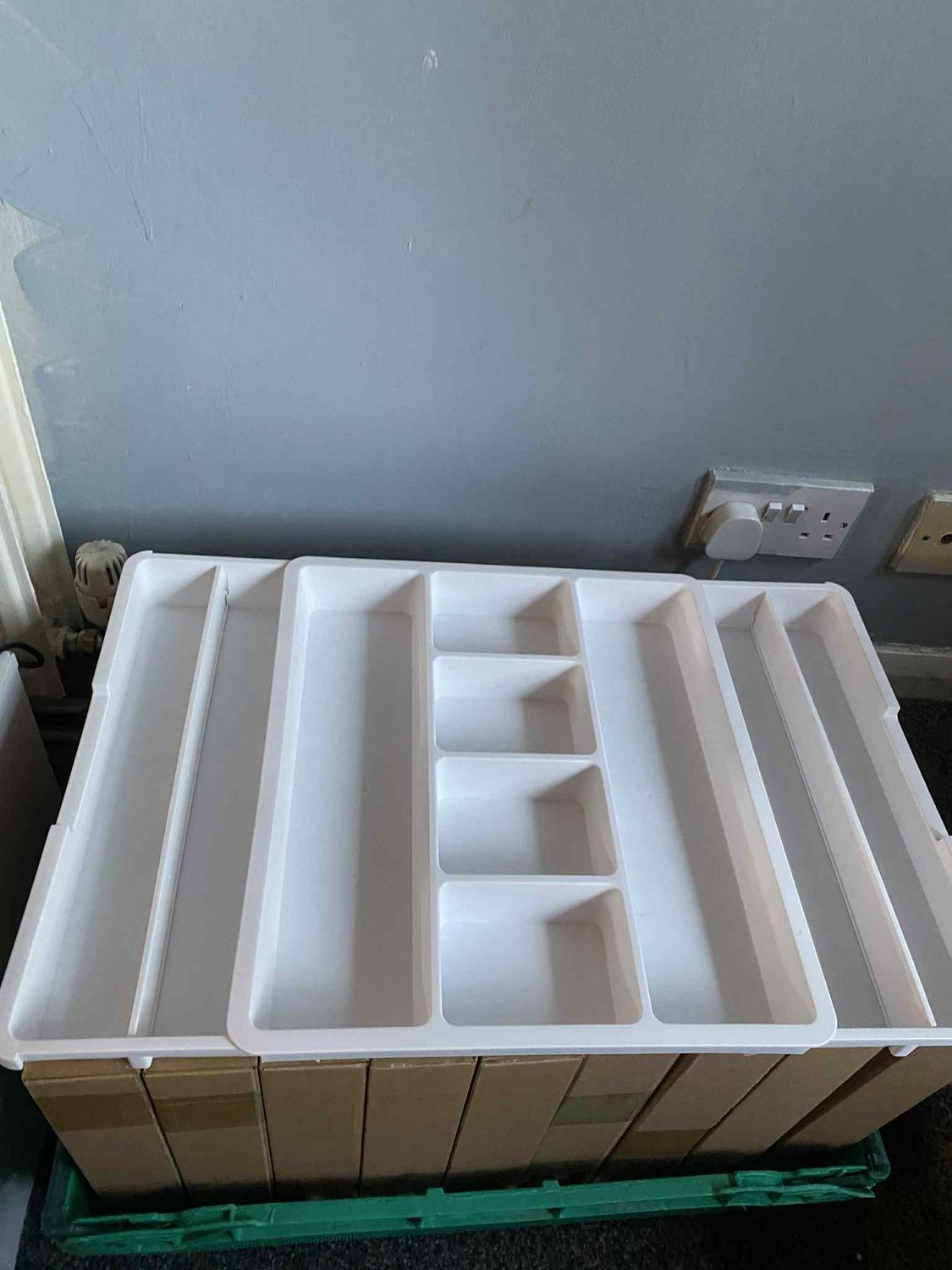 KreuRaxy Cutlery Drawer Organiser - Expandable Kitchen Drawer Storage Organiser - White