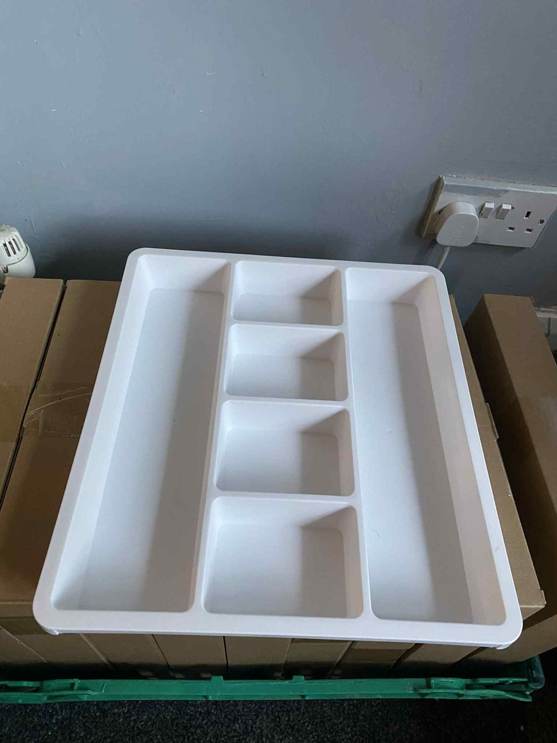 KreuRaxy Cutlery Drawer Organiser - Expandable Kitchen Drawer Storage Organiser - White