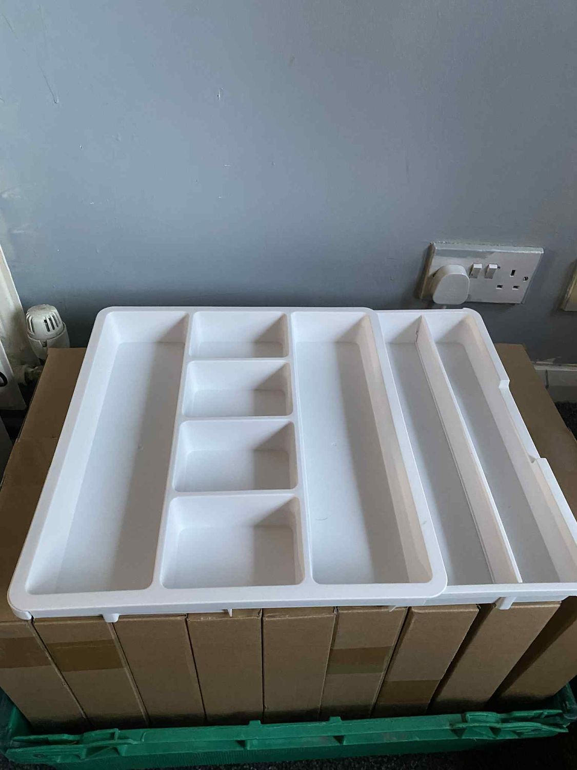 KreuRaxy Cutlery Drawer Organiser - Expandable Kitchen Drawer Storage Organiser - White