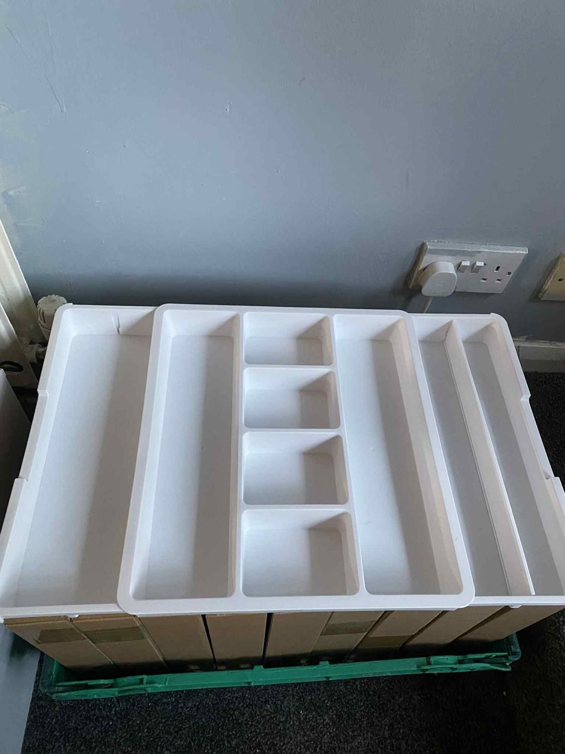 KreuRaxy Cutlery Drawer Organiser - Expandable Kitchen Drawer Storage Organiser - White