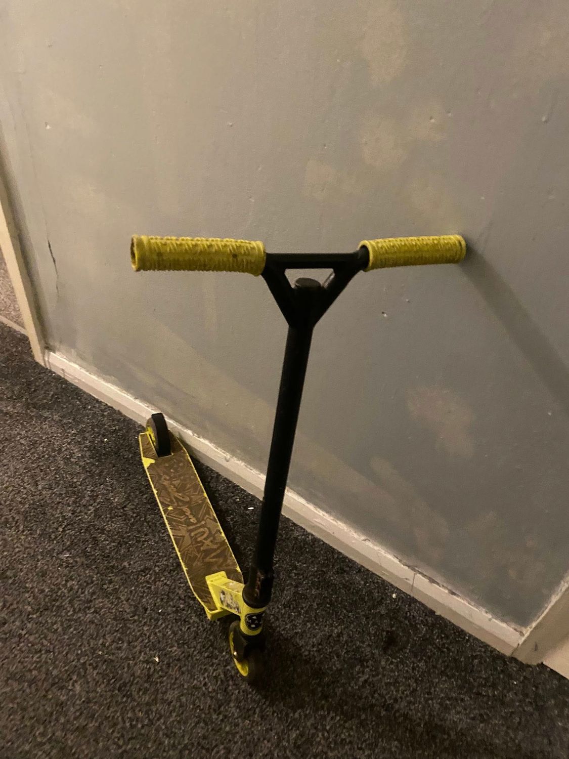 Black &amp; Yellow Unisex Stunt Scooter – Durable Freestyle Kick Scooter for Kids &amp; Teens