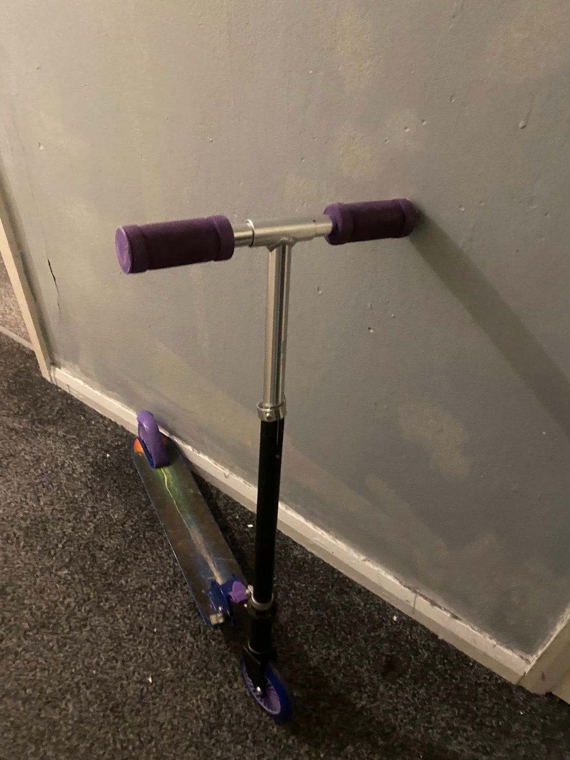 Purple &amp; Black Unisex Kick Scooter – Lightweight Foldable Ride for Kids &amp; Teens