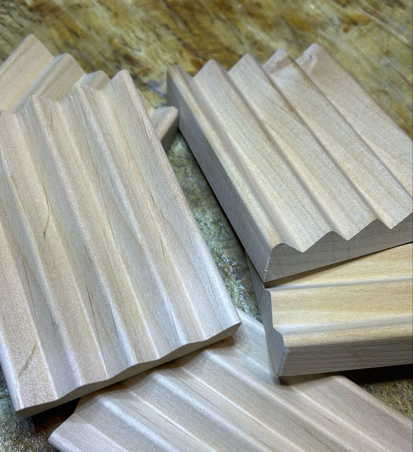 Natural Adler Wood Soap Dish