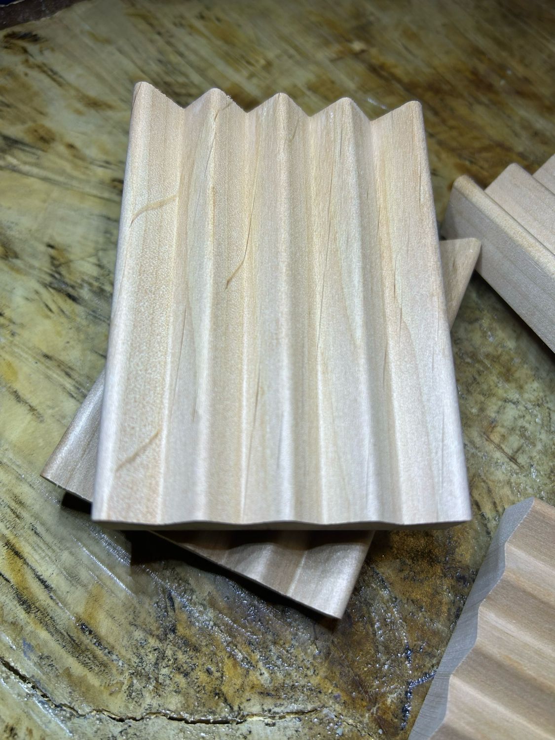 Natural Adler Wood Soap Dish