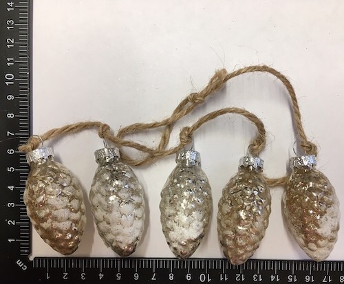 5 Pinecones on a Rope Hanging Decoration 5 Pinecones on a Rope Hanging Decoration